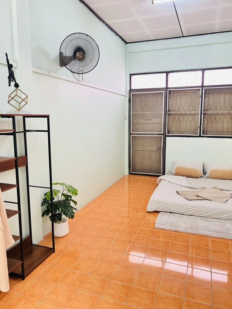 ห้องพักราคาถูก พี เค ที เฮาส์ (P.K.T.House) ห้องแอร์-พัดลม ซ.คลองหลวง5 (ซ.พัฒนาเจริญรุ่ง2) รูปที่ 7