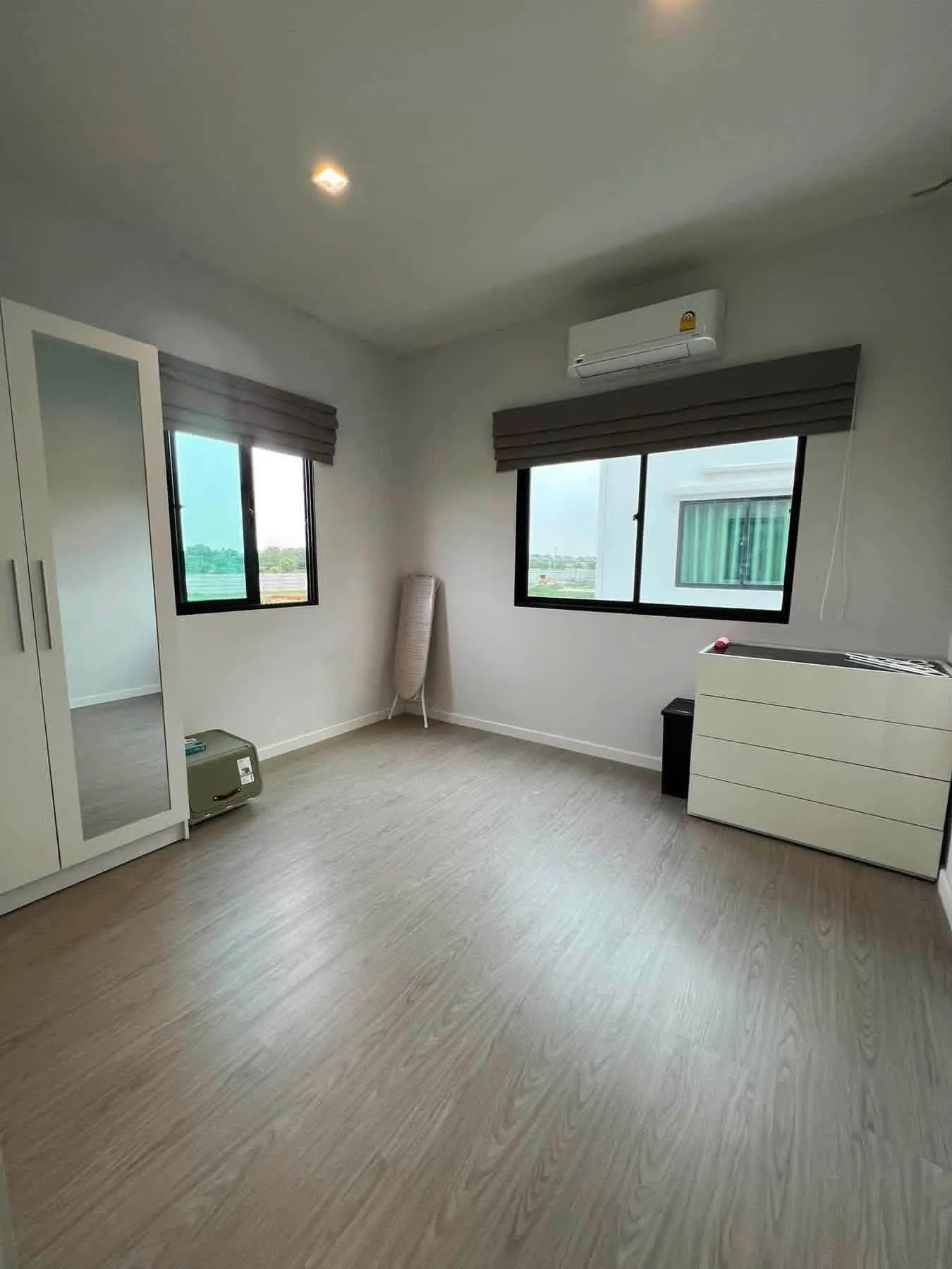 ให้เช่าทาวน์โฮม เสนา วิลเลจ รามอินทรา กม.9 หลังริม เนื้อที่ 27 ตรว.