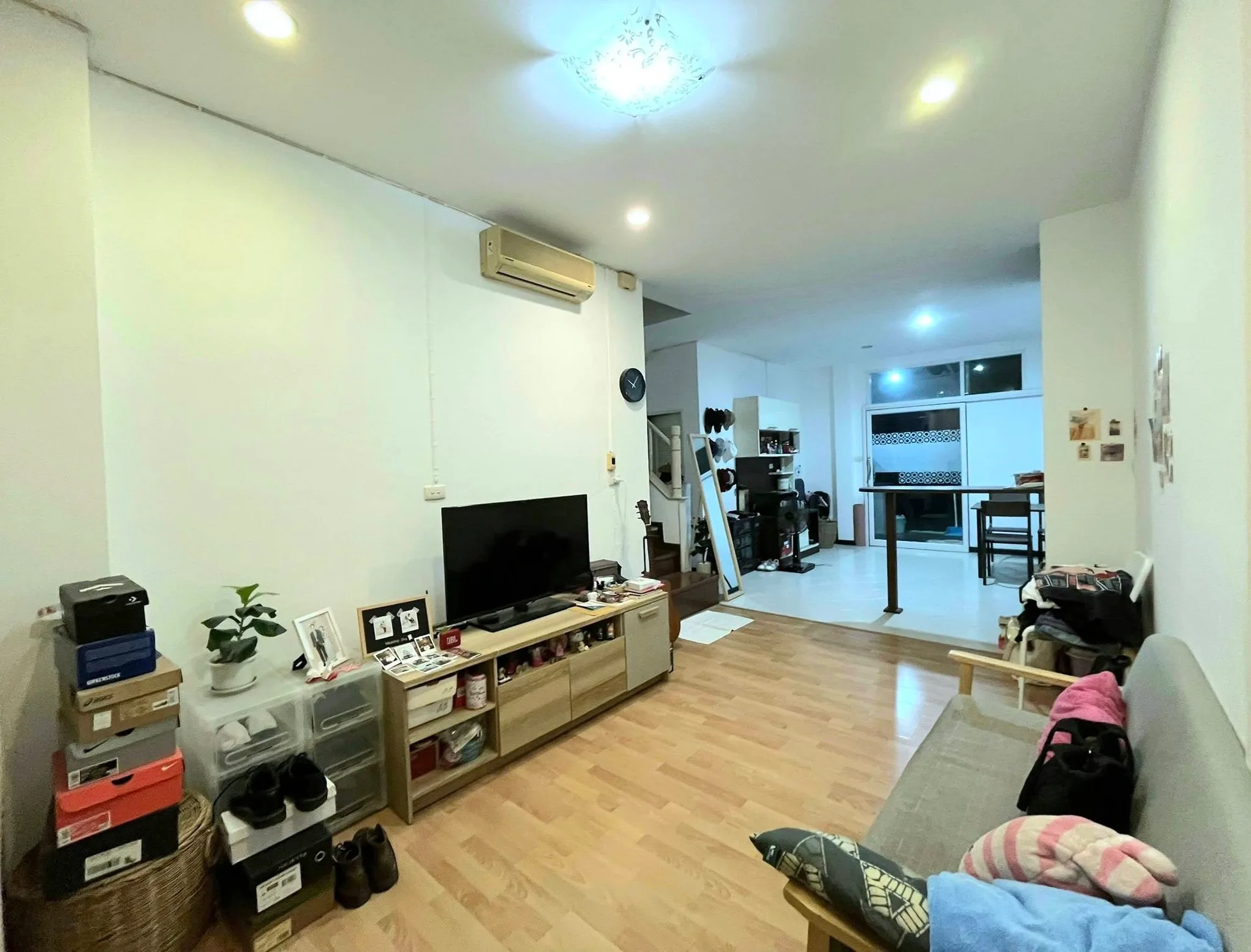 ขายทาวน์เฮ้าส์ 2 ชั้น มหมู่บ้านวรารักษ์ คลองสี่ ลำลูกกา ปทุมธานี